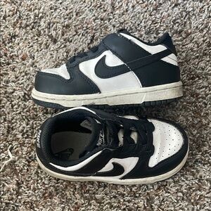 Black and white Nike dunks